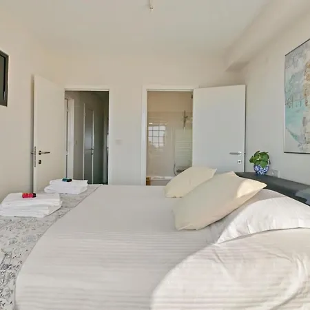 아파트 Huswell - Comfortable With Sea View & 2 Terraces 크노케-하이스트